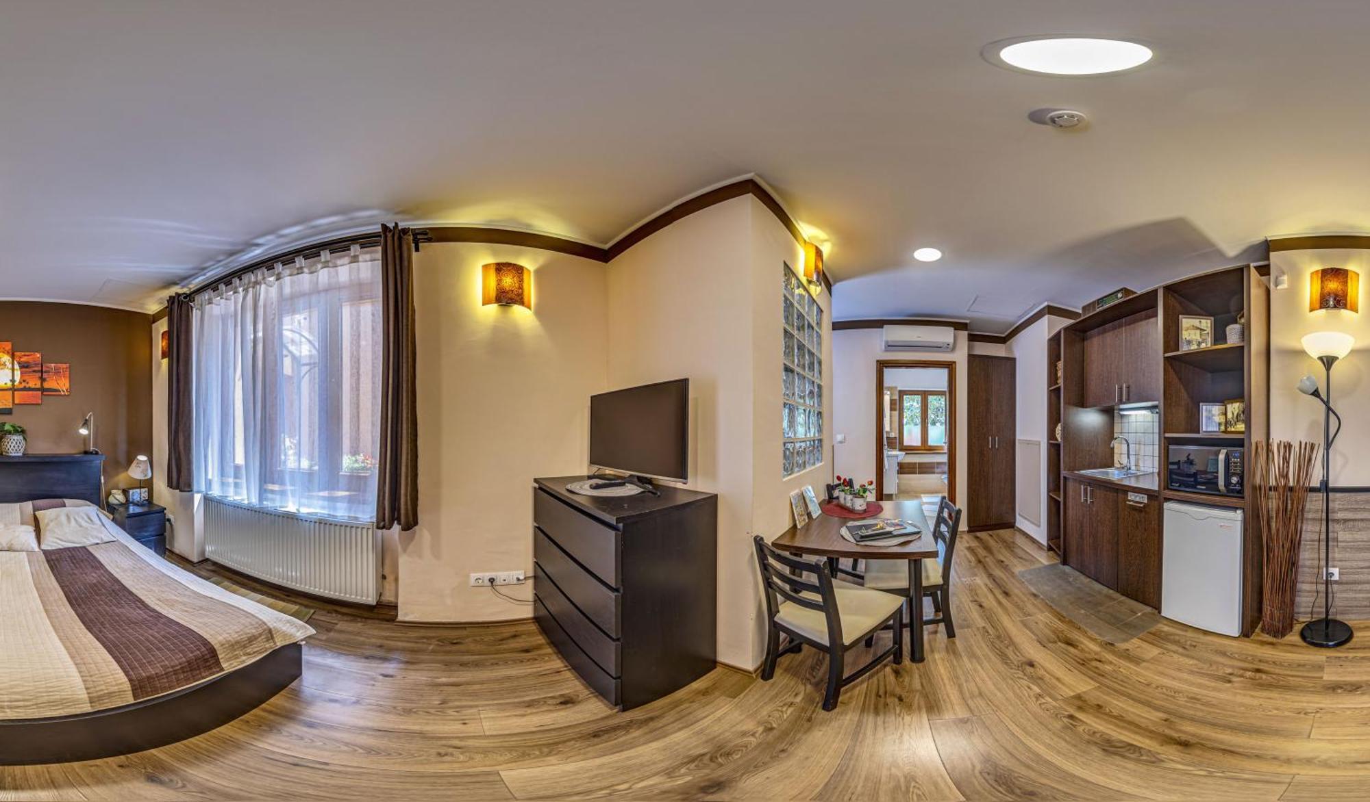 Bed and Breakfast Napraforgo Wellness Haz Es Panzio Pécs Zewnętrze zdjęcie