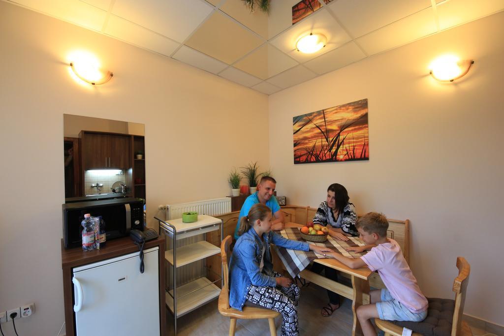 Bed and Breakfast Napraforgo Wellness Haz Es Panzio Pécs Zewnętrze zdjęcie