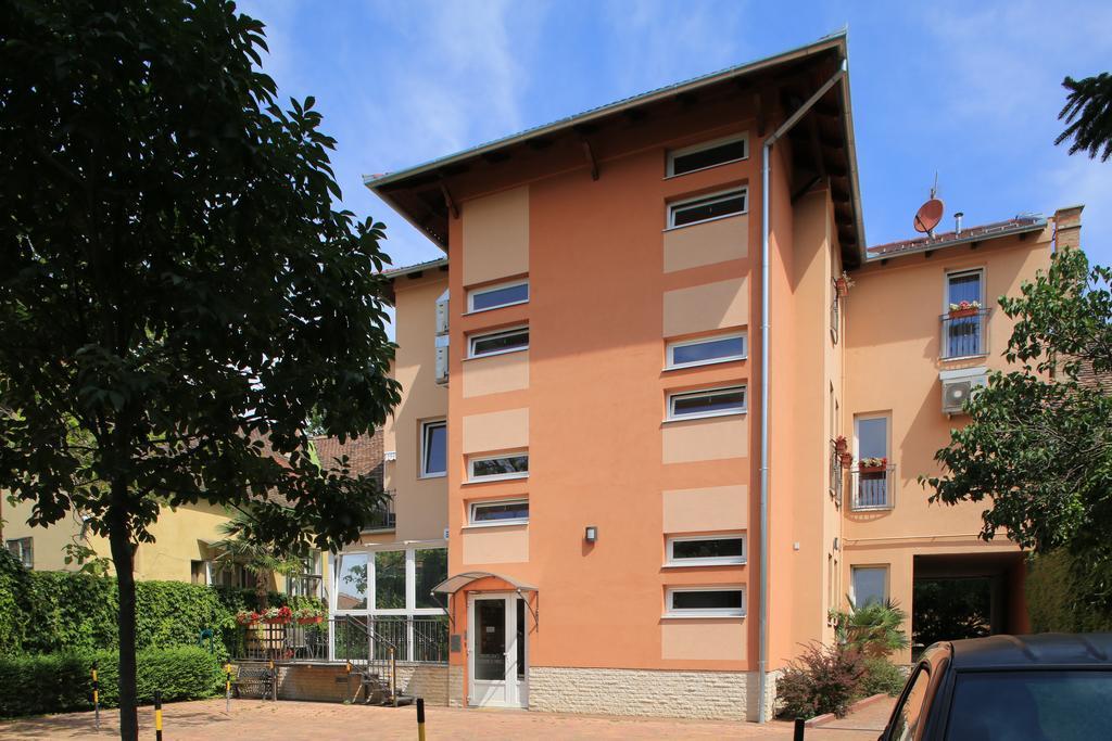 Bed and Breakfast Napraforgo Wellness Haz Es Panzio Pécs Zewnętrze zdjęcie