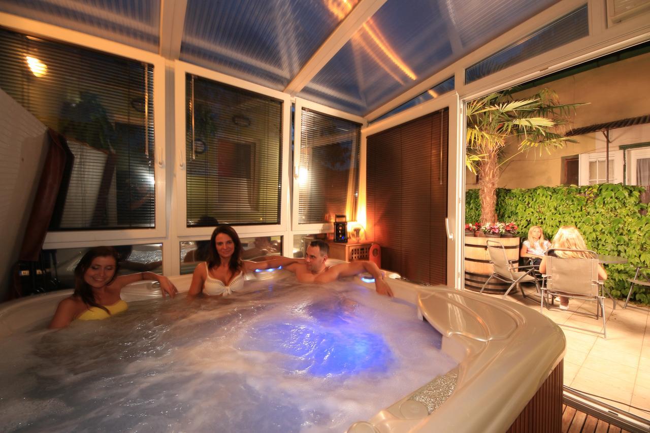 Bed and Breakfast Napraforgo Wellness Haz Es Panzio Pécs Zewnętrze zdjęcie